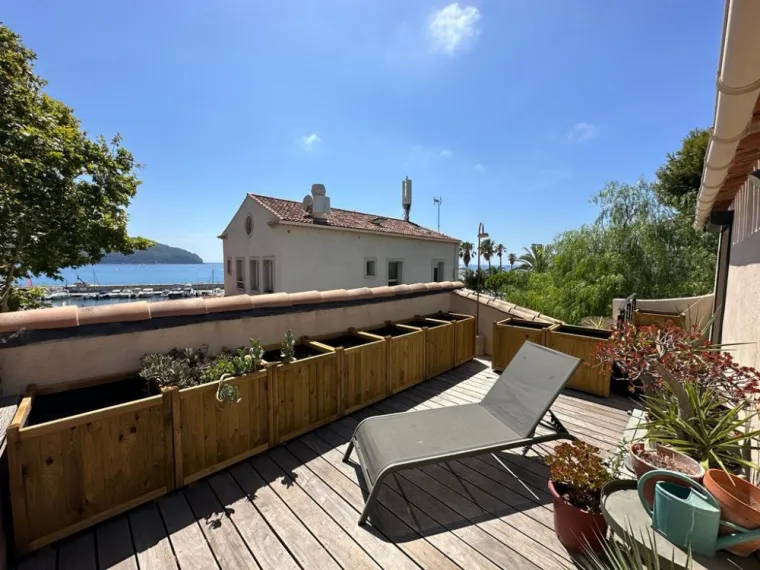 Vente d'une maison avec vue mer à Saint-Cyr-Sur-Mer, Saint-Cyr-sur-Mer, Agence Du Vieux Port